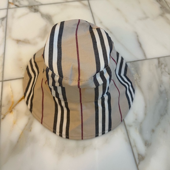Burberry Icon Striped Bucket Hat - Picture 1 of 3